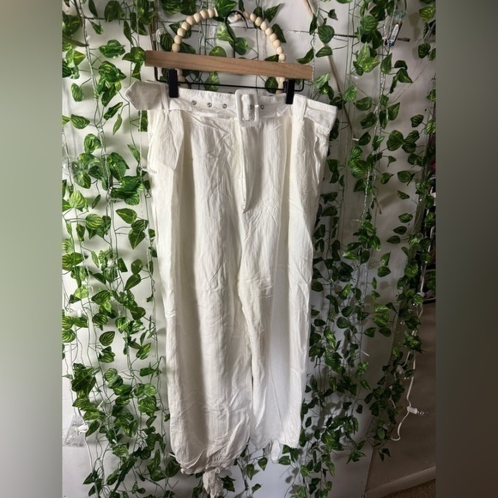 Kittenish White Linen Pants With Belt